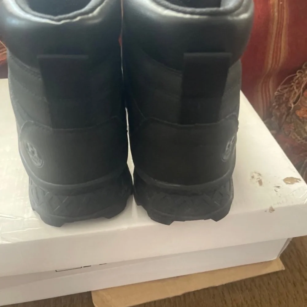 Henly men’s boots size 11